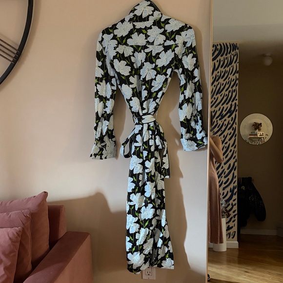 Off-White Floral Robe💎 - Picture 6 of 6